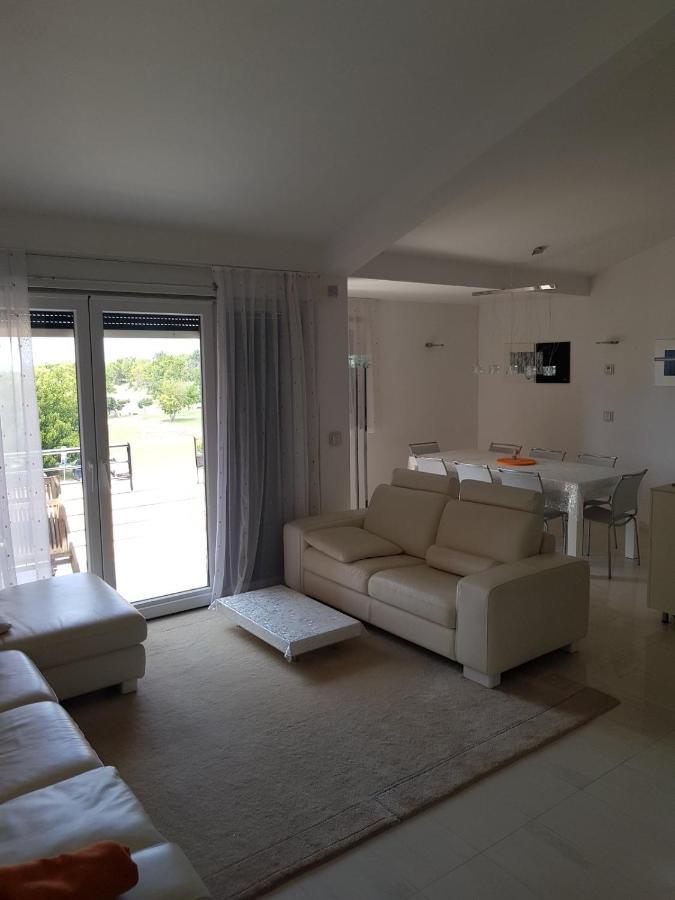 Apartments Fontana Zambratija 외부 사진